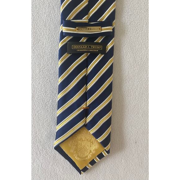 Donald Trump Blue Tie Signature Gold Bar Collection Silk & Vertical Striped EUC - Picture 4 of 4